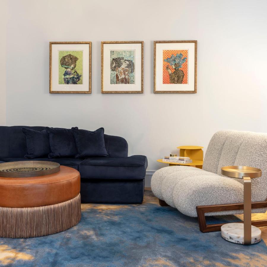 Virgin Hotels EDI Exterior foto A living room with a sofa, armchair and ottoman